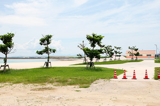 来月１日から９月末までの間、供用される予定の人工ビーチ＝７日午後、南ぬ浜町