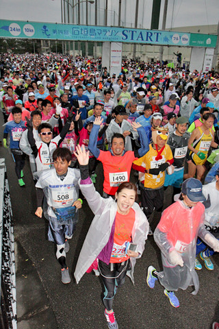 第15回石垣島マラソンが22日、開催され、約５０００人がエントリーしている＝２０１６年１月24日、市中央運動公園（資料写真）