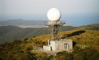 於茂登岳山頂にある石垣島レーダー観測所