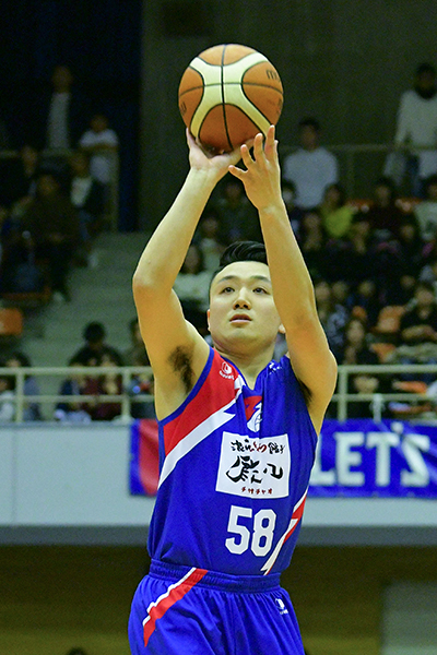 鈴木龍雄がプロ契約 八重山初のｂリーガー誕生