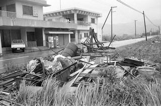 １９８５年10月４日に八重山地方に接近した台風20号の強風で全壊した市内名蔵のプレハブ住宅