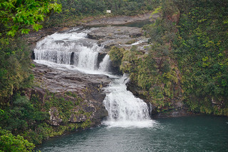 日本の滝１００選にも選ばれ、観光客にも人気のマリュドゥの滝＝３月13日撮影