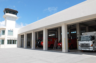 南ぬ島石垣空港で消火救護業務を行っている石垣市消防署空港出張所。一部民間委託が予定されている＝22日午後