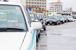タクシー・路線バスの乗務員確保へ石垣市は補助金を交付し支援する（資料写真）