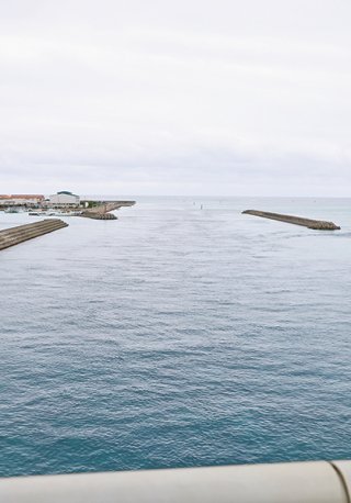 浚渫工事を予定している登野城漁港のサクラグチ航路＝7日午後
